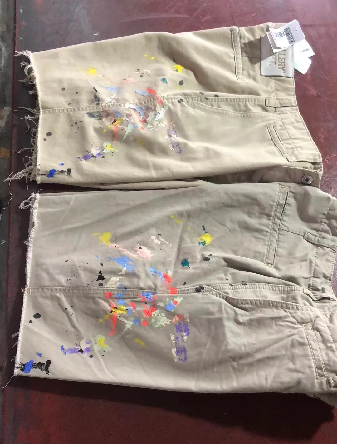 Graffiti proofing GALLERY DEPT. RICKY SHORT/KHAKI Splash ink knife cut khaki work shorts Khaki color 30-32-34-36 code Re-adjusted version Re-washed to make old VINTAGE Handmade acrylic splash graffiti Genuine cowhide steel stamped LOGO leather tag Original version with LOGO buttons